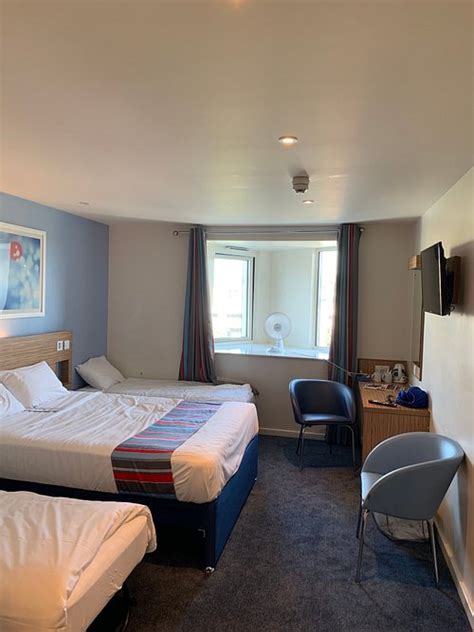 rm20 2ab|travelodge thurrock lakeside thurrock essex.